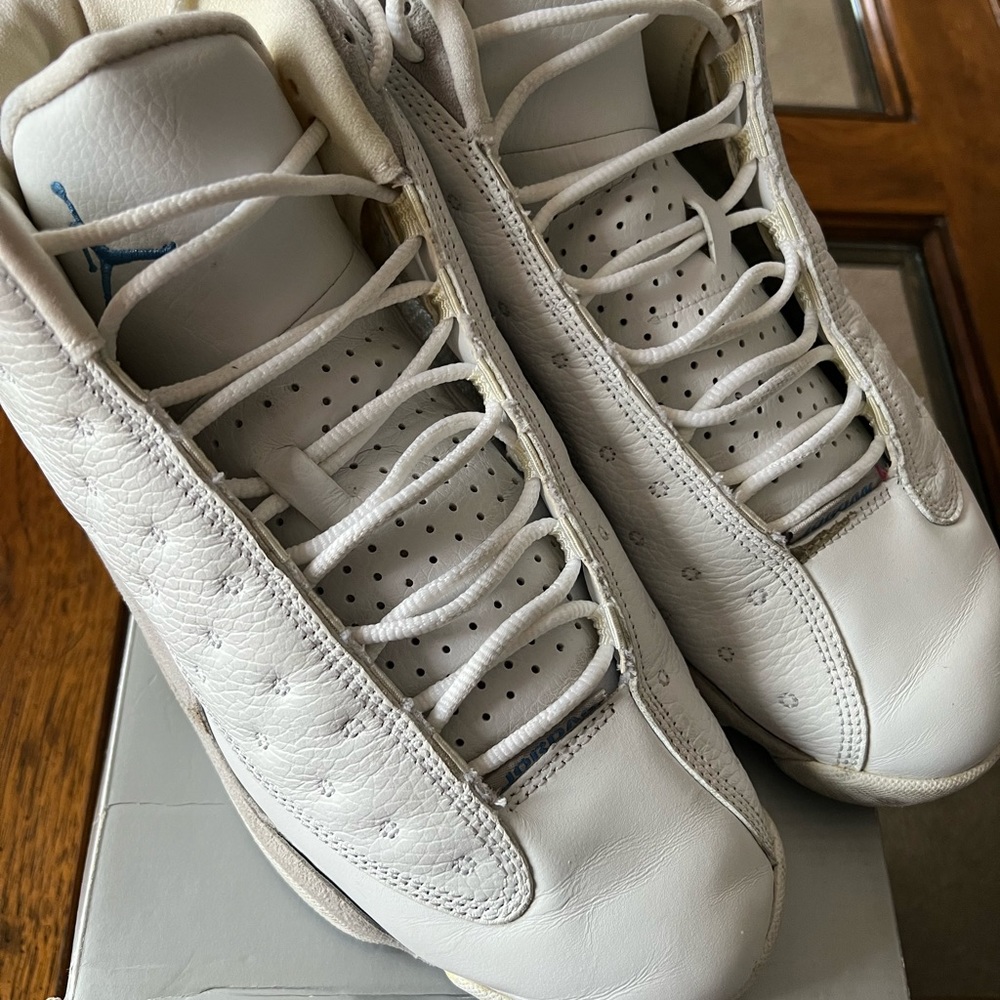 Jordan Retro 13 White/Neutral Grey - Uni Blue - size 7.5